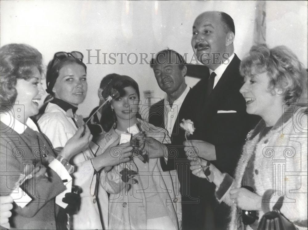 1965 Press Photo "Smiling Campaign" of M. Pierre Dumas, sec for Tourism - Historic Images