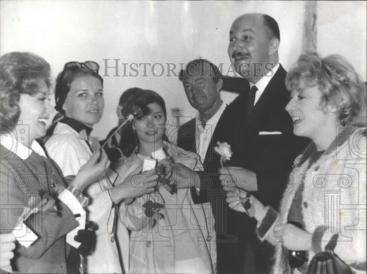 1965 Press Photo "Smiling Campaign" of M. Pierre Dumas, sec for Tourism - Historic Images
