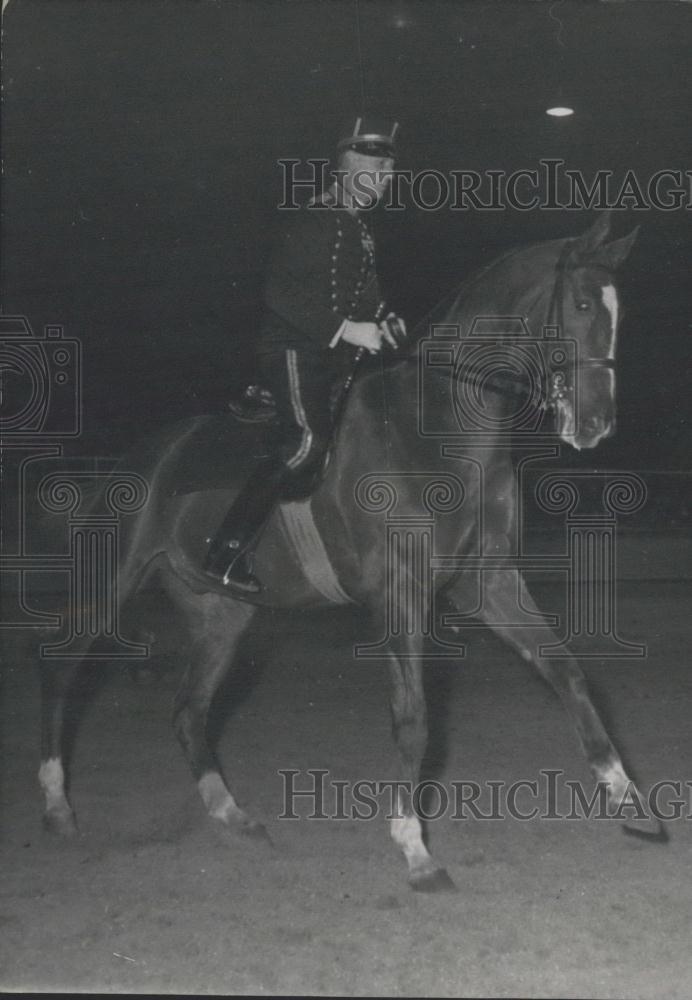 1952 Press Photo Olympic Champion&#39;s fine display at Paris Horsemanship show - Historic Images