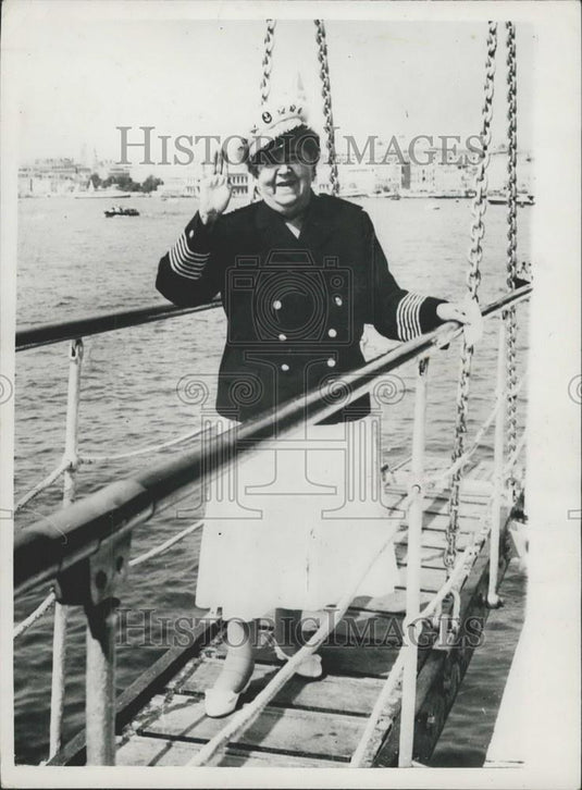 Press Photo Lisa Luaxwell - Historic Images