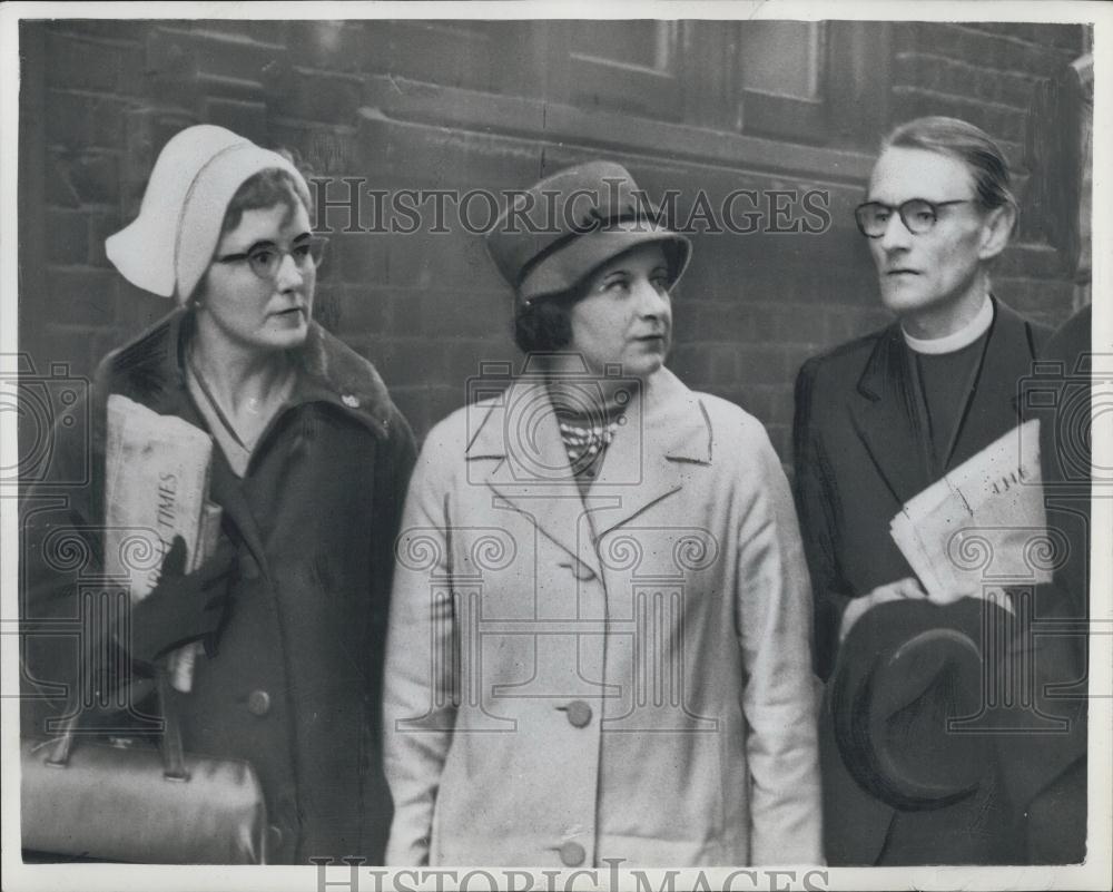 1961 Press Photo Mrs. Elsie Mary Brandy, Mrs. Elizabeth Neely, Rev. George Neely - Historic Images