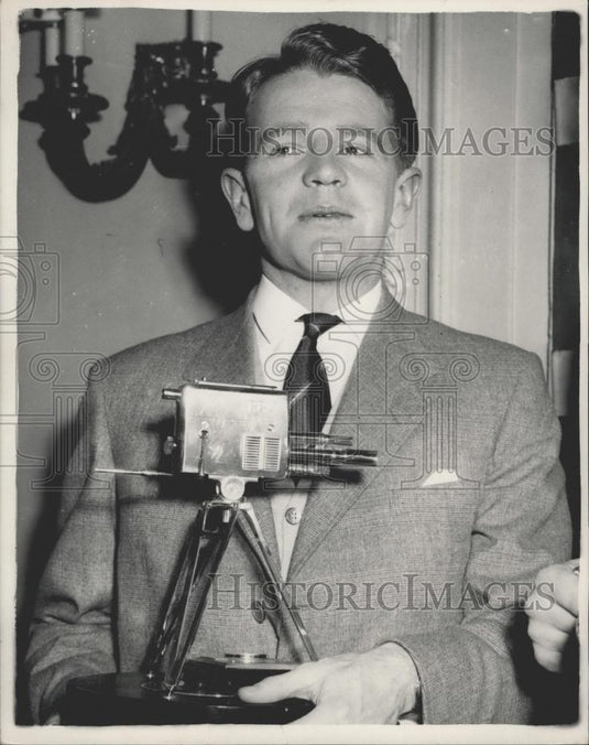 1954 Press Photo Britain's Outstanding Athletes receive awards - Historic Images