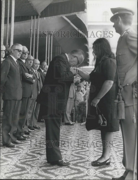 Press Photo Italian PM Mariano Rumor & The "Carabinieri" (Italian Police) - Historic Images