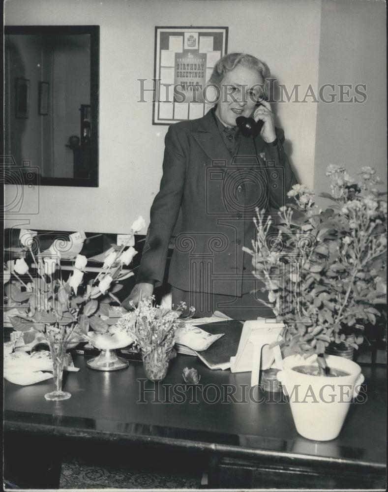 1958 Press Photo Marchioness Reading Office W.V.S. Tothillstreet - Historic Images