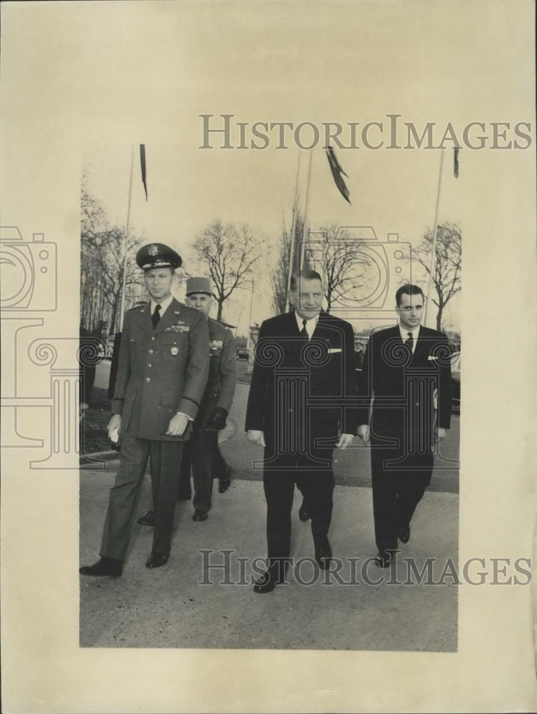 1957 Press Photo President Coty Visits SHAPE - Historic Images