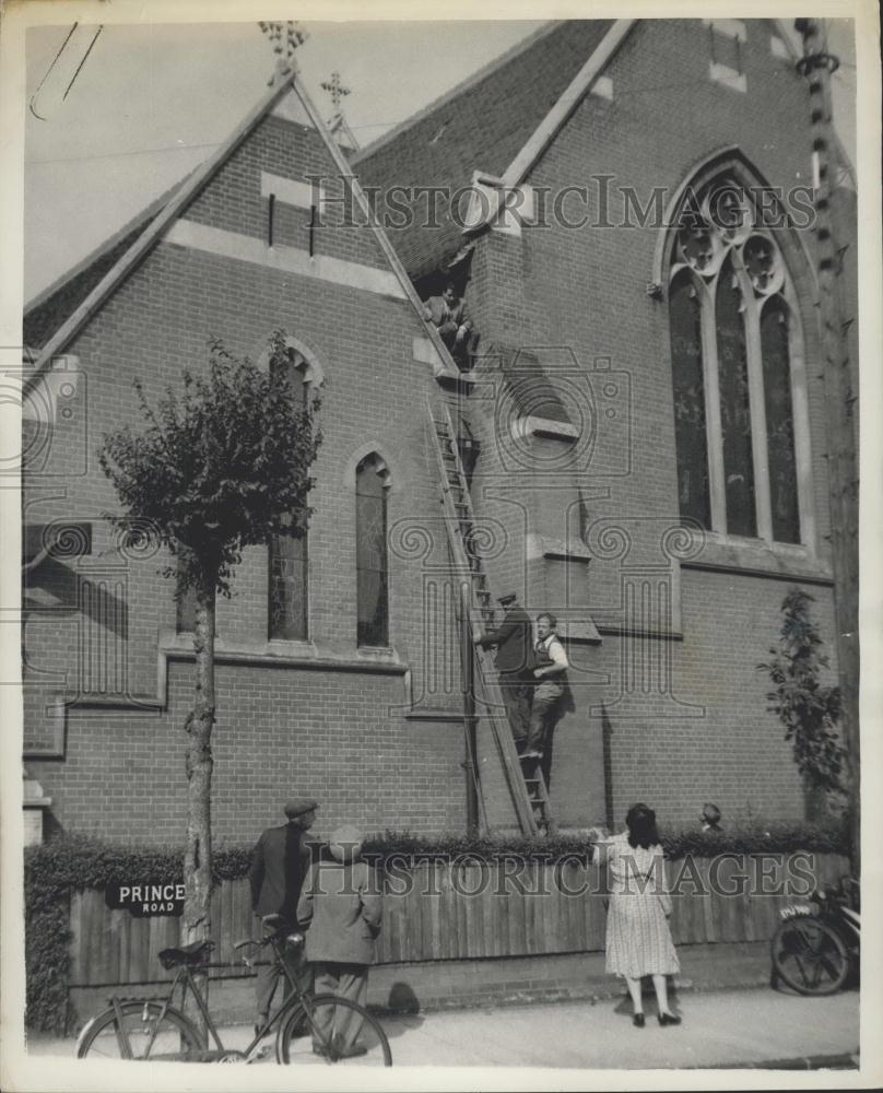 1956 Press Photo Alexander Reiss, Church Roof - Historic Images