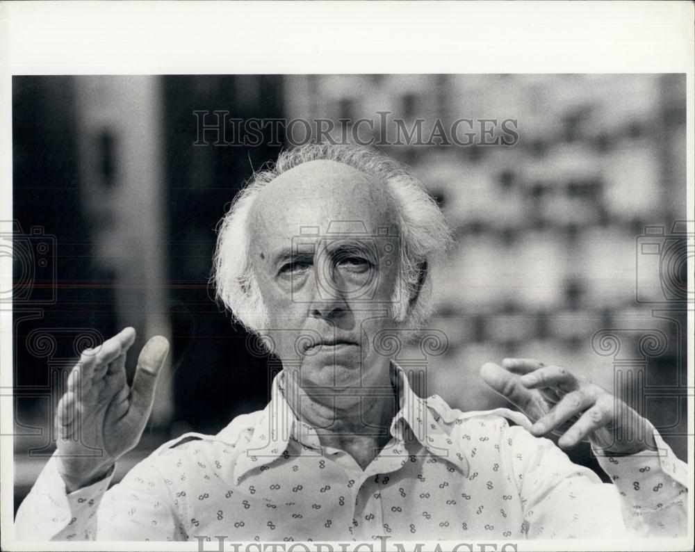 1975 Press Photo Martin Gould, Conducting the American Symphony Orchestra - Historic Images