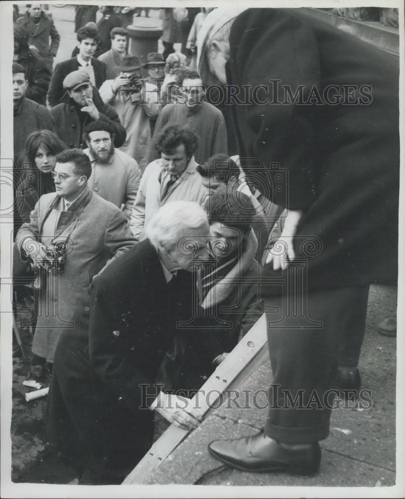 1962 Press Photo Lord Russell, Speaker&#39;s Stand, Trafalgar Square - Historic Images