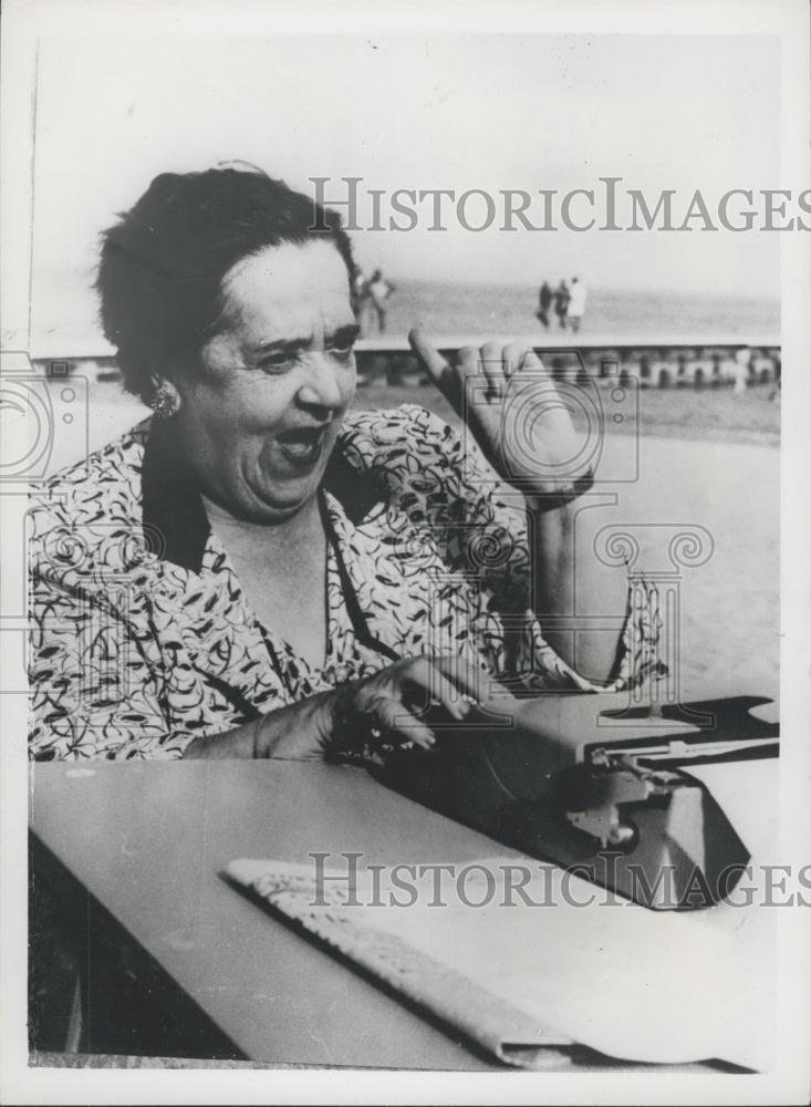 1954 Press Photo Elsa Maxwell, Venice Film Festival - Historic Images