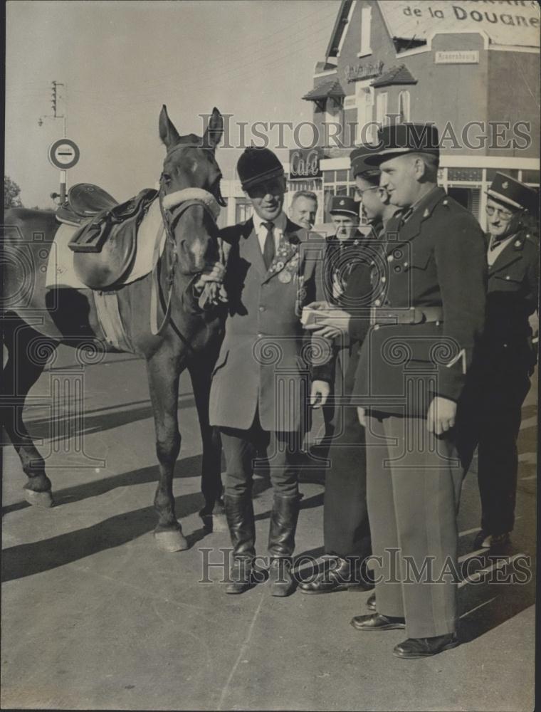 1959 Press Photo Wilfried Wendal Hopes To Ride 5,200 Miles On Horseback - Historic Images