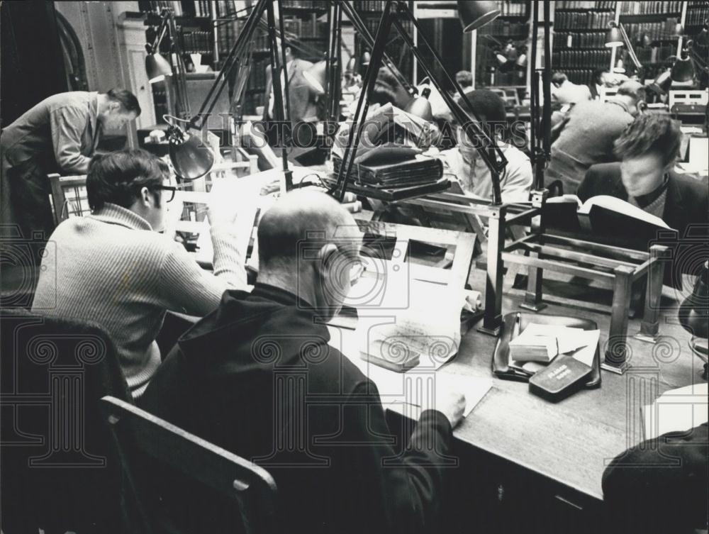 1967 Press Photo British Government Documents Lose Secrecy Twenty Years Earlier - Historic Images