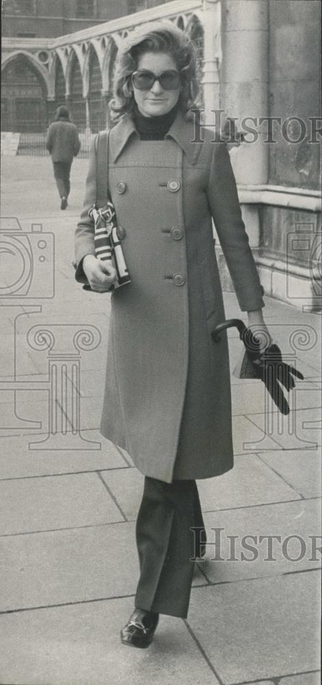 1972 Press Photo Lady Mackeson Divorce Petition - Historic Images