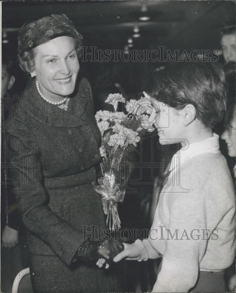 1958 Press Photo Mrs Nixon, Elliott School, Putney - Historic Images