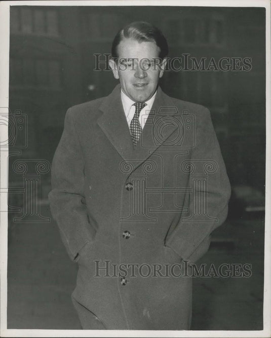 1957 Press Photo Chris Chataway, the famous runner, arriving at Church House - Historic Images