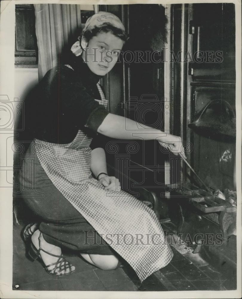 1954 Press Photo Claire Rubattel, daughter of Swiss President, working as a Serv - Historic Images