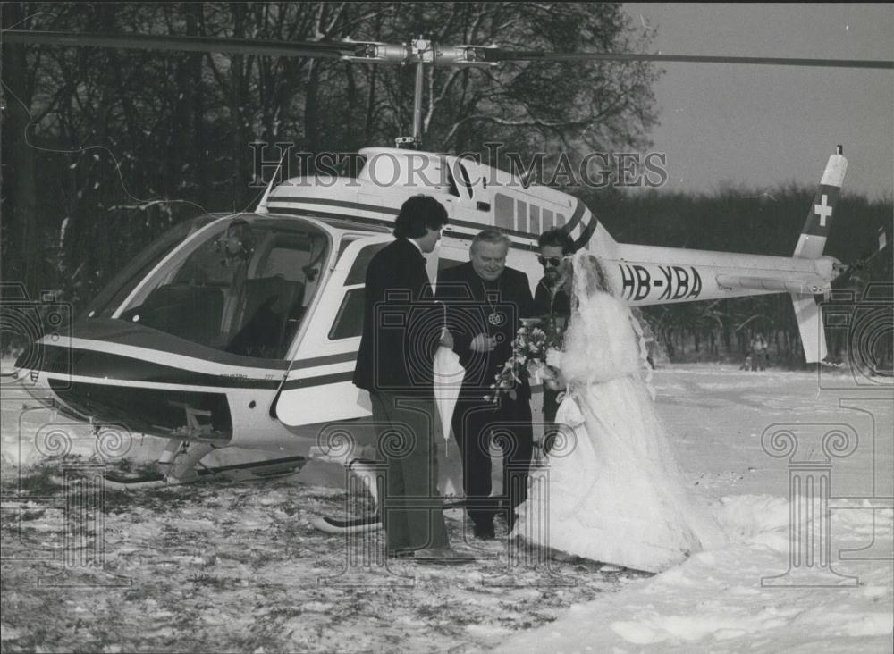 1985 Press Photo Alfred Flury Marries Eveline Backe, Walter Martinato In Air - Historic Images