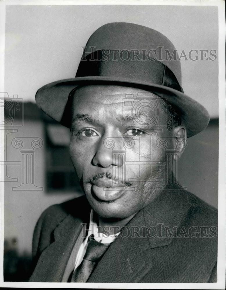 1961 Press Photo World Champion Joe Brown Arrives For Title Contest - KSB38887 - Historic Images