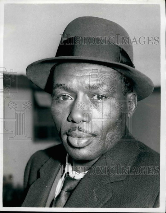 1961 Press Photo World Champion Joe Brown Arrives For Title Contest - KSB38887 - Historic Images