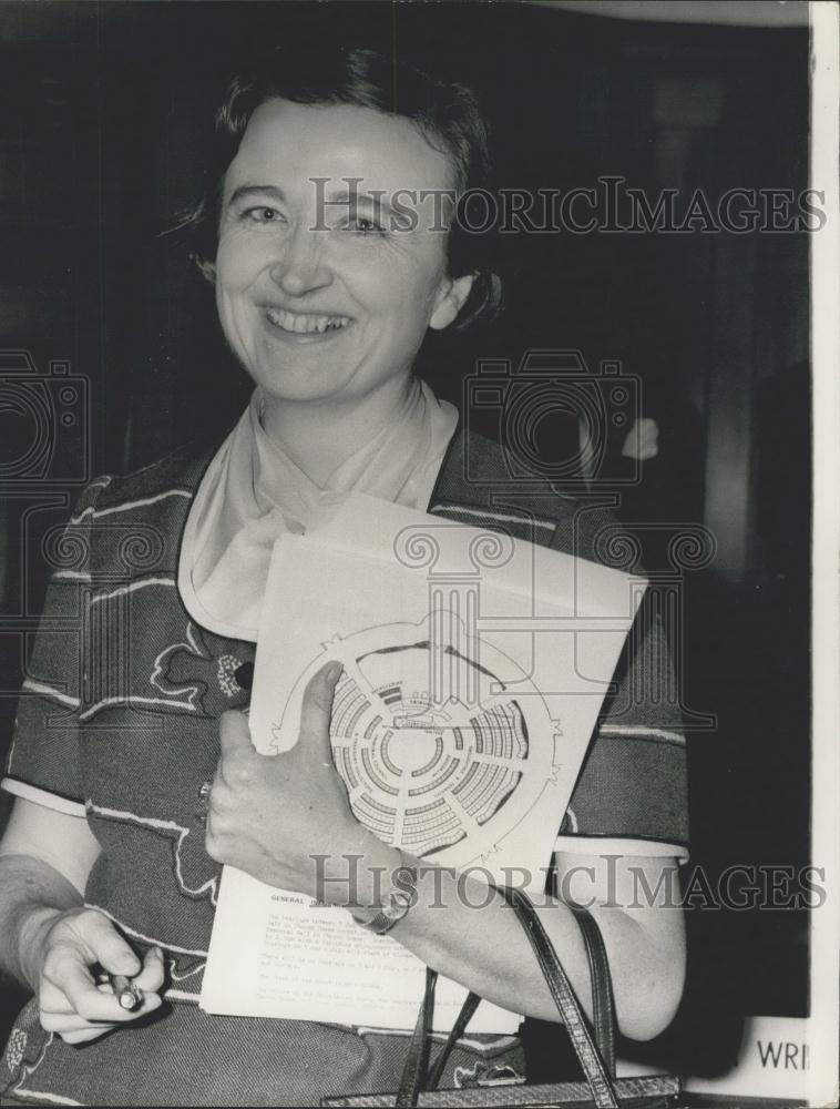 1971 Press Photo Mrs. Shirley Littler,sec of tribunal inquiry - Historic Images