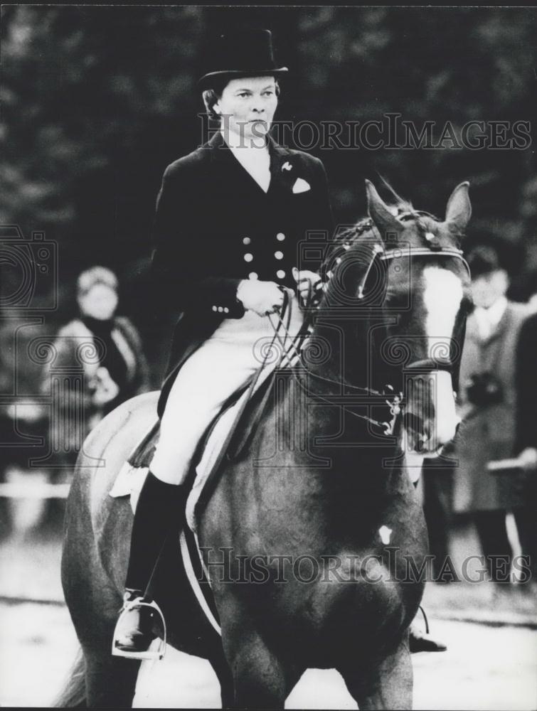 Press Photo The German Olympic Gold Winner Liselott Linsenhoff and her stud Asta - Historic Images