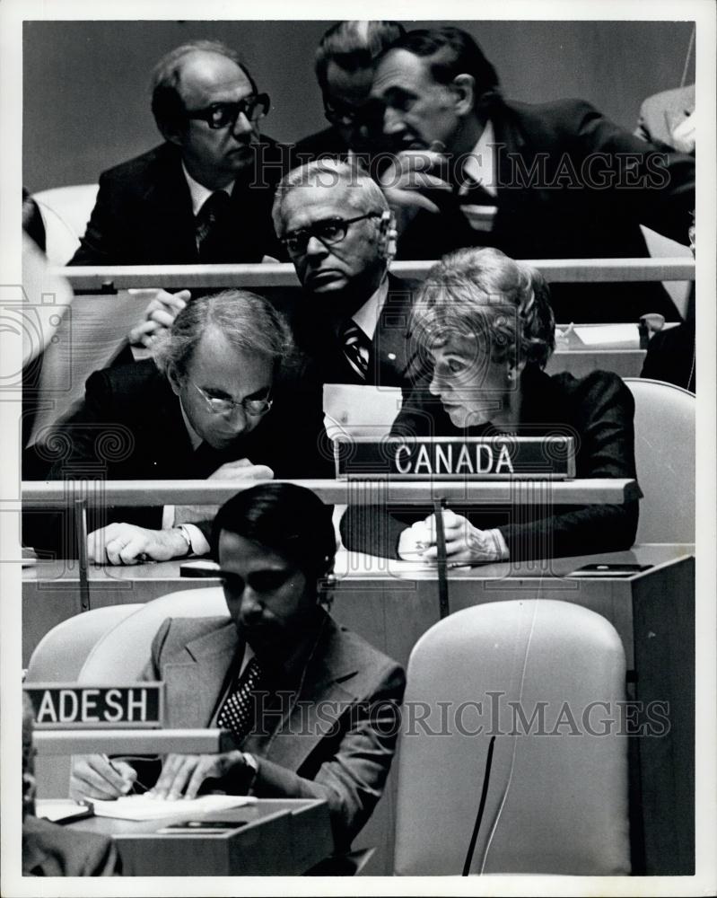 1979 Press Photo Flora MacDonald &amp; Canadian Deligation at the UN - Historic Images
