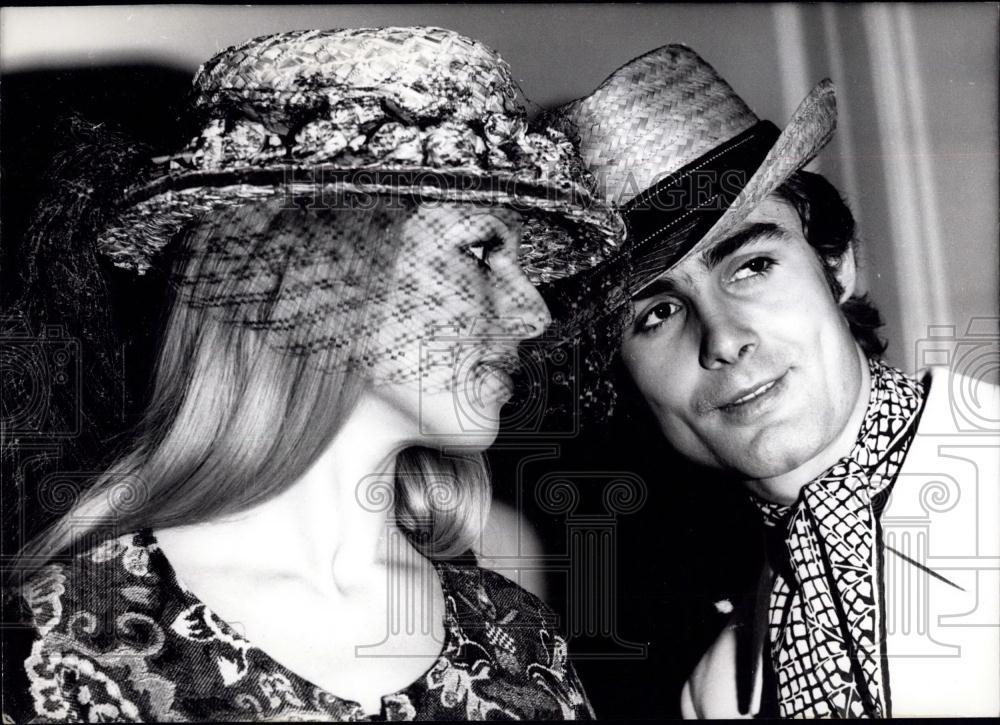 1971 Press Photo Spring/summer hats on models - Historic Images