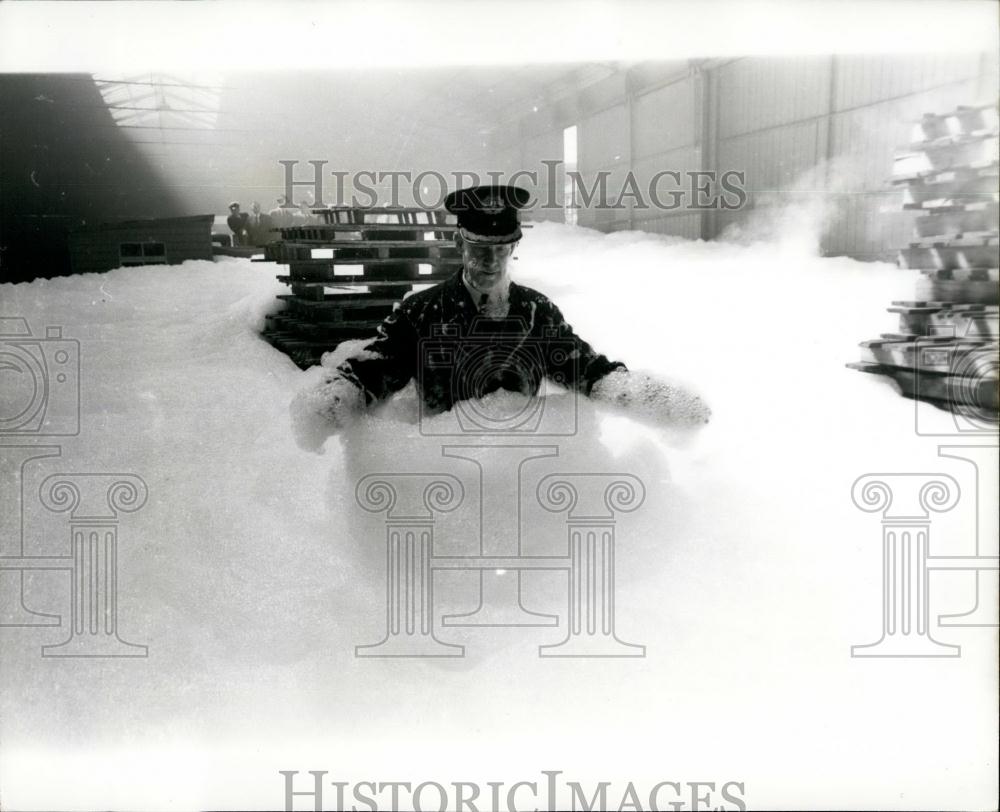 1966 Press Photo Assistant Chief Firemaster, Fire Fighting Foam Demonstration - Historic Images