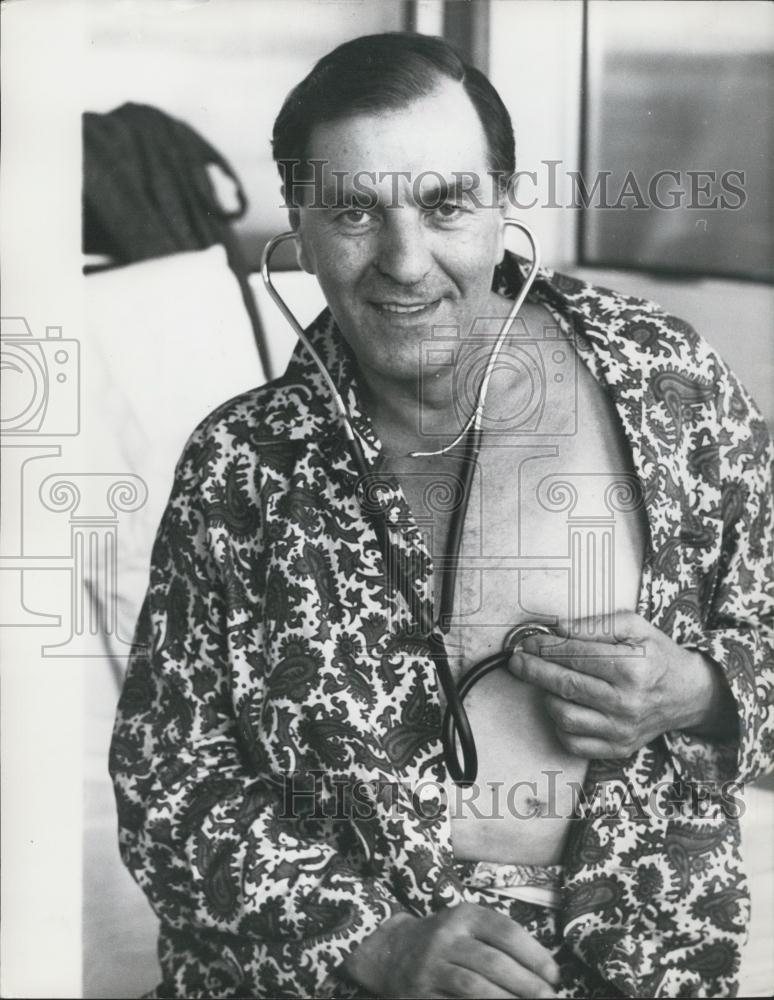 1968 Press Photo Mr. Fred West Listening to his new heart after transplant - Historic Images