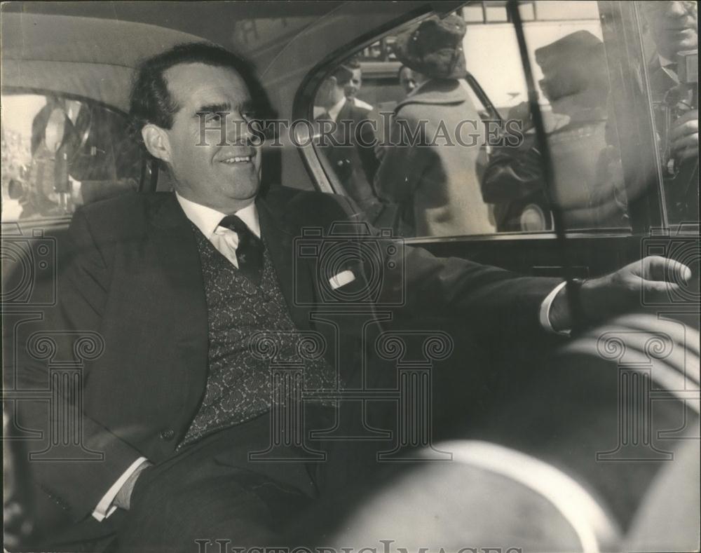 1966 Press Photo Mr Oliver Returns to London - Historic Images