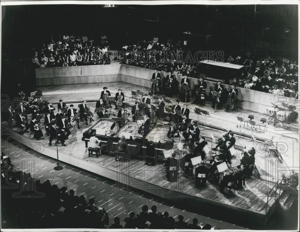 1966 Press Photo Violinist Yehudi Menuhin&#39;s Fiftieth Birthday Concert - Historic Images