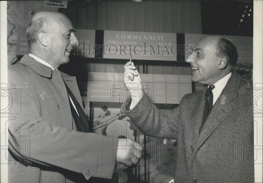 1959 Press Photo M. Houdet (right), French Minister & M. Manshold, Vice chair - Historic Images