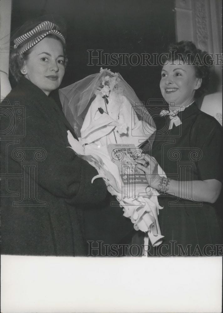 1954 Press Photo Actress and Novelist: Odette Joyeux - Historic Images