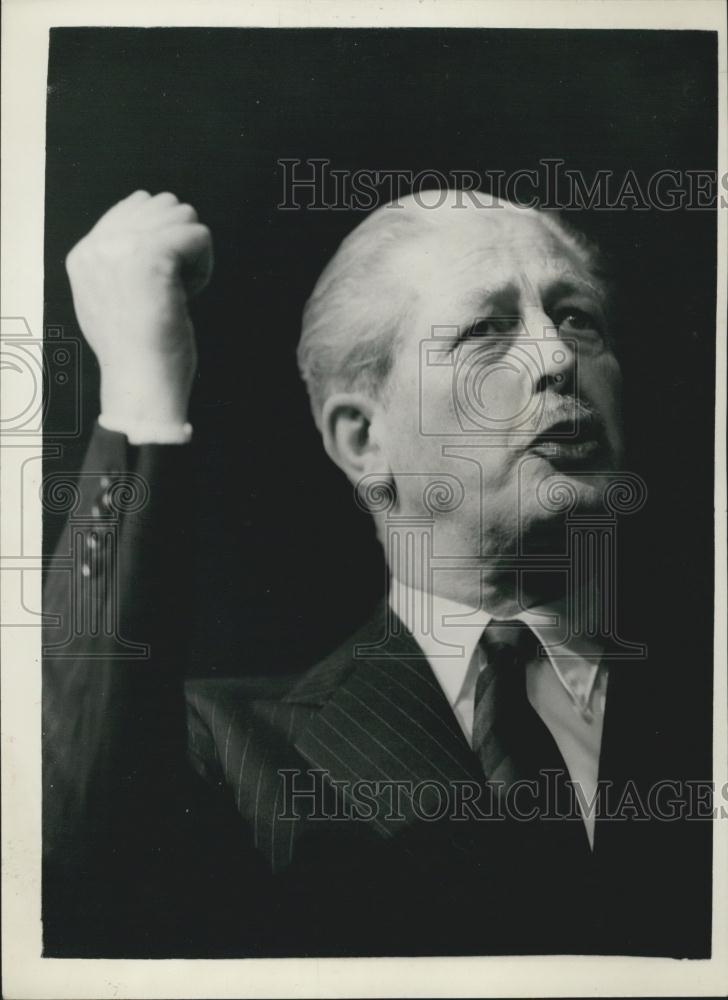 1957 Press Photo Prime Minister Harold Macmillan Addresses Mass Meeting Brighton - Historic Images