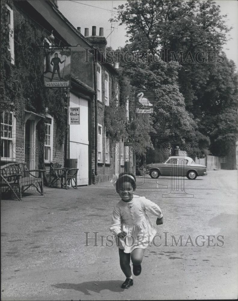1960 Press Photo Foster Daughter Geraldine, Mrs Elizabeth MacDougall - Historic Images