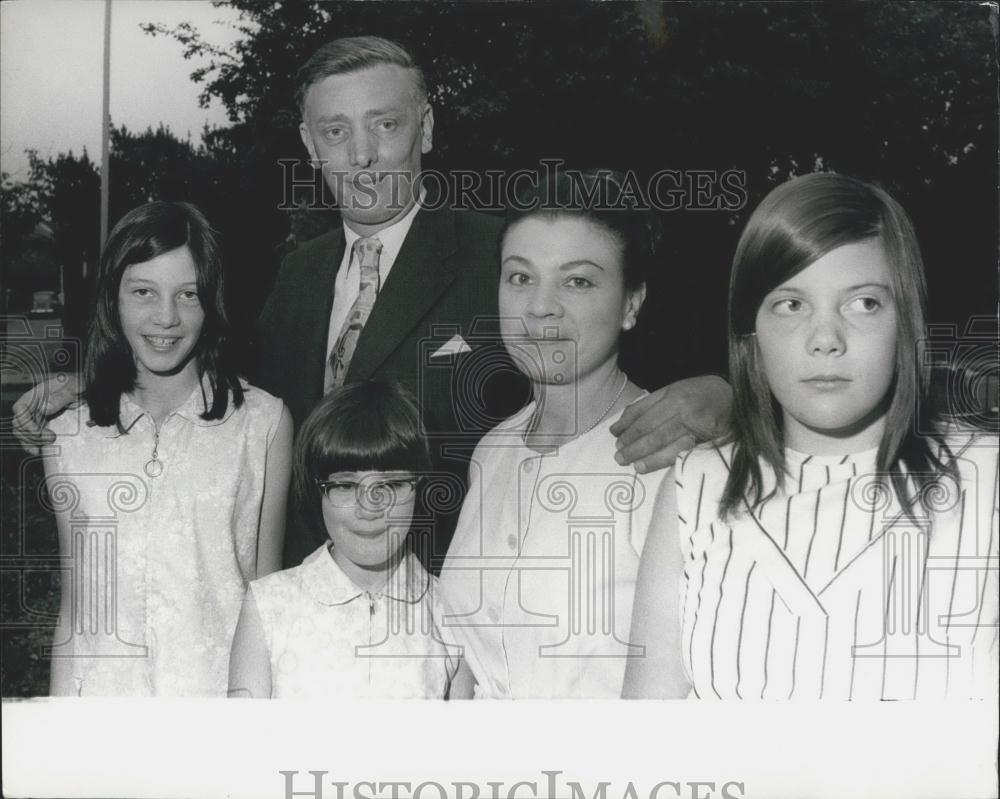 1972 Press Photo Mr. Bernard Perkins Resigns From Community Relations Commission - Historic Images