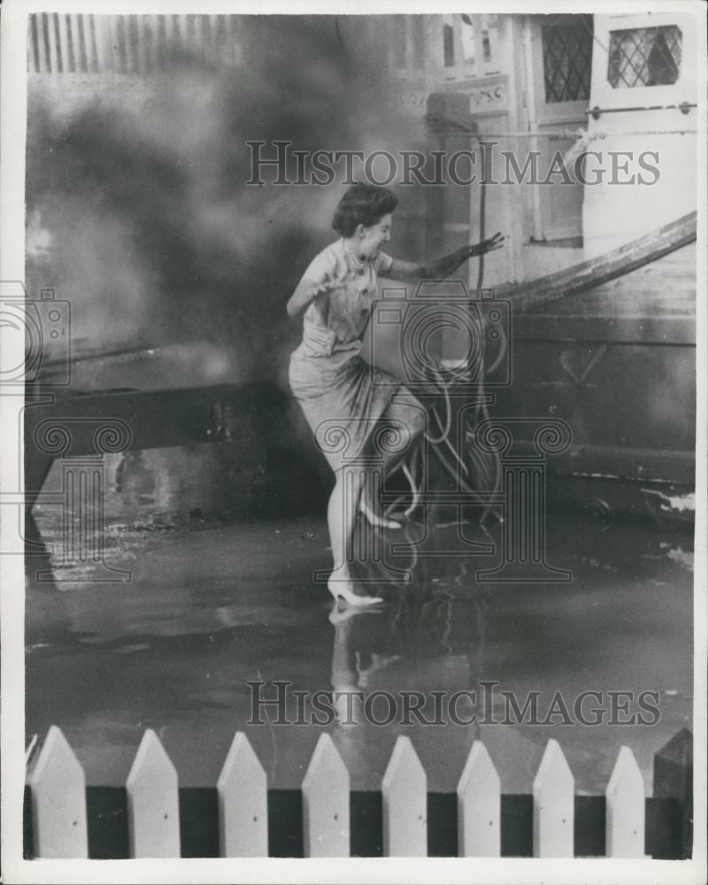 1960 Press Photo of stunt girl Frankie Tomsett in a scene for &quot;Double Bunk&quot; - Historic Images