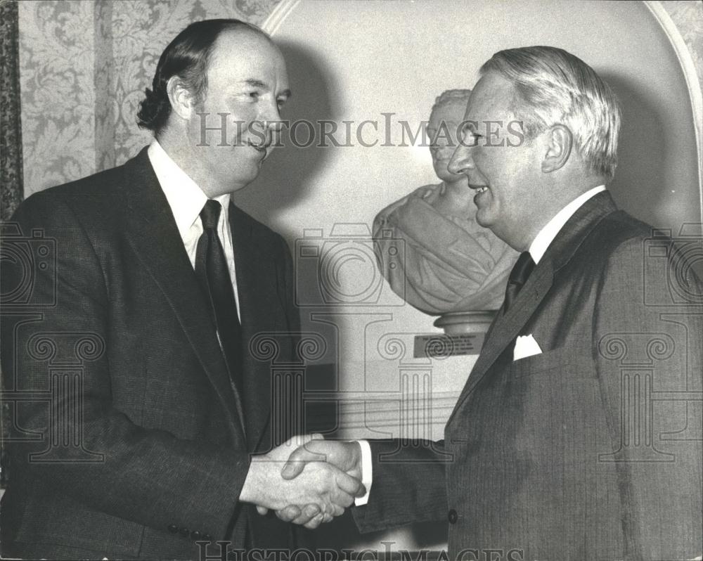 1974 Press Photo Primer Heath, Canadian Minister Donald McDonald - Historic Images