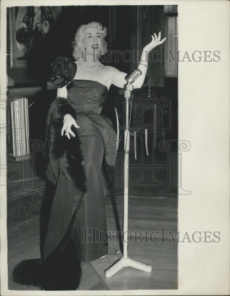 1955 Press Photo Mrs. Tommy Manville IXth Singer London's Don Juan - Historic Images