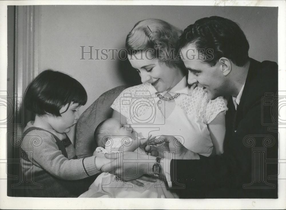 1954 Press Photo Band pianist Bill McGuffie wife and children - Historic Images