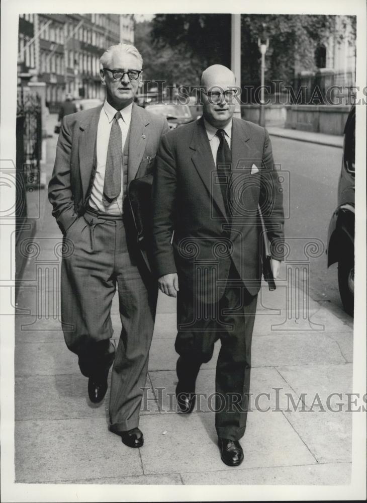 1957 Press Photo Tribunal Meets to Discuss Bus Strike - Historic Images