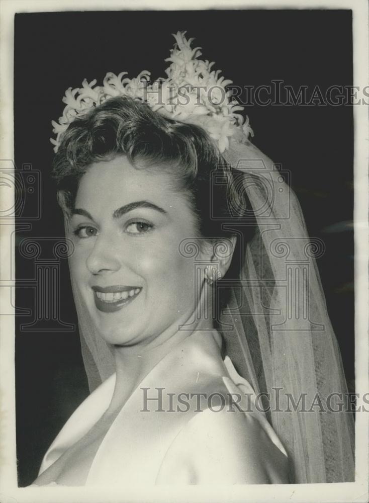 1958 Press Photo Television Personality Jacqueline Mackenzie After Her Wedding - Historic Images