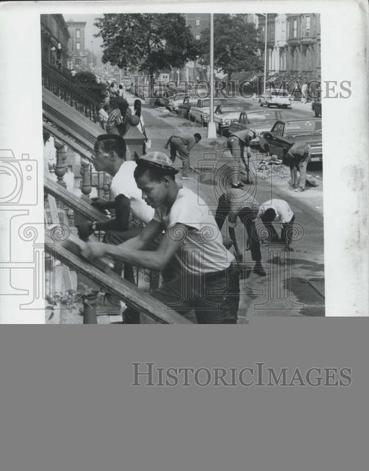 Press Photo Neighborhood Clean Up - Historic Images