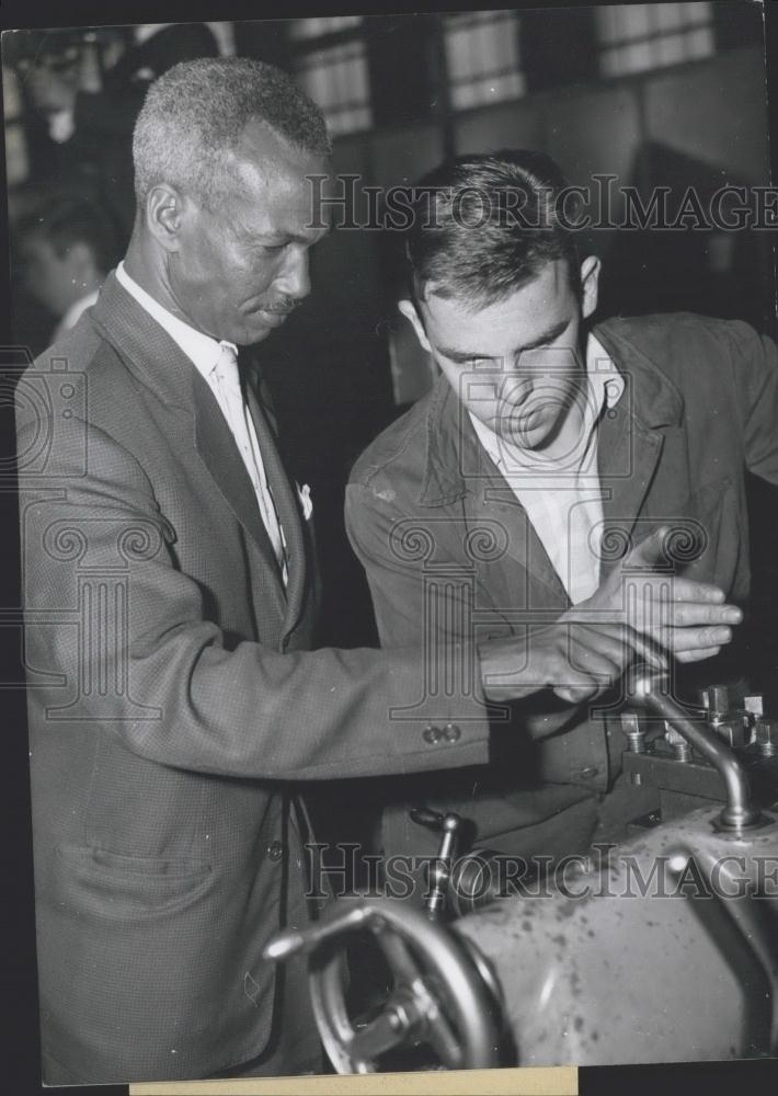 1960 Press Photo Hassan Gouled, Industrial Work, Duisburg, West Germany - Historic Images