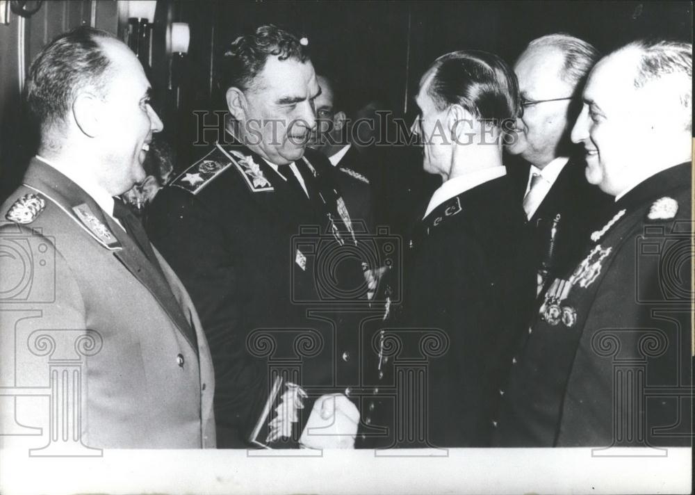 1960 Press Photo Marshall Tshulkov Franz Franik Vice Admiral Waldemar Vernier - Historic Images