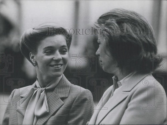 Press Photo Jordanian, Queen Noor, and Mildred School - Historic Images