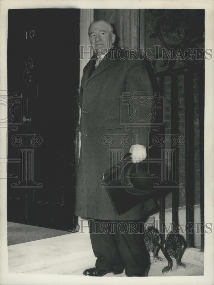 1957 Press Photo Sir Percy Mills Minister Of Power At Cabinet Meeting - Historic Images