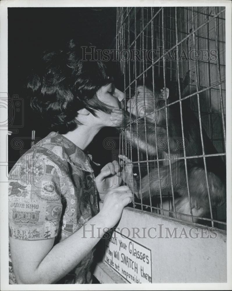 Press Photo A Monkey Kisses A Girl - Historic Images