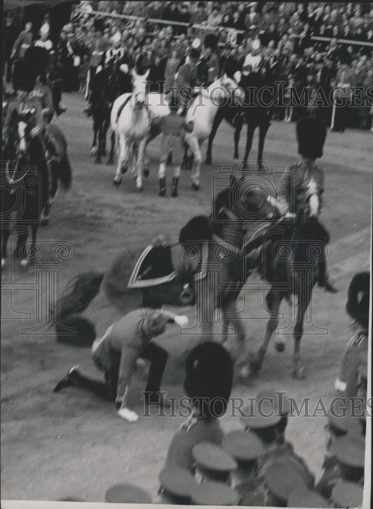 1950 Press Photo Colonel Thrown At Trooping The Colour Rehearsal - Historic Images