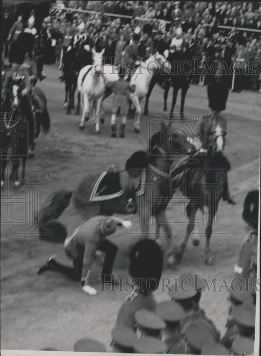 1950 Press Photo Colonel Thrown At Trooping The Colour Rehearsal - Historic Images