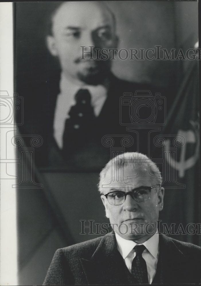 1967 Press Photo Actor Laurence Olivier On Set Shoes Of The Fisherman Cinecetta - Historic Images